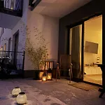 Elegant With Private Garden, Ac And Garage, Near Airport Appartement *