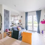Elegant With Private Garden, Ac And Garage, Near Airport