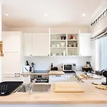 Elegant With Private Garden, Ac And Garage, Near Airport 바르샤바