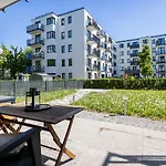 Elegant With Private Garden, Ac And Garage, Near Airport *