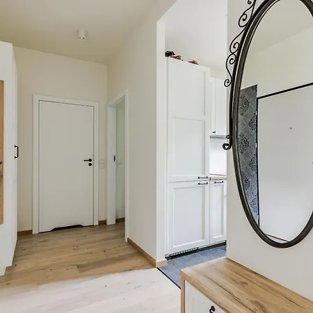 Elegant With Private Garden, Ac And Garage, Near Airport