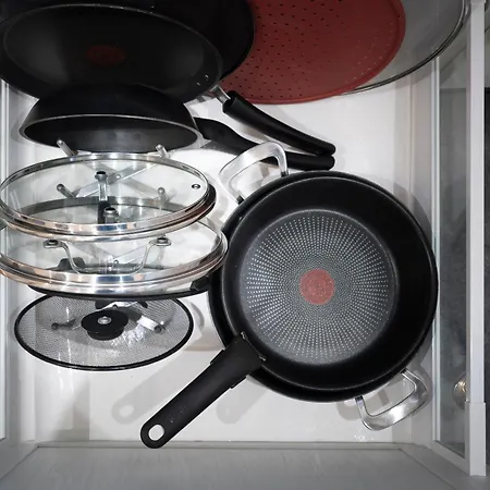 Appartement Elegant With Private Garden, Ac And Garage, Near Airport