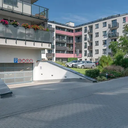 Elegant With Private Garden, Ac And Garage, Near Airport Varšava