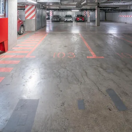 Beautiful With Garden And Private Garage, Close To The Airport