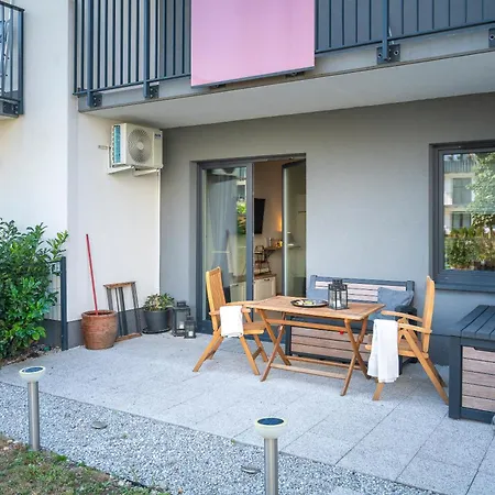 Apartmán Elegant With Private Garden, Ac And Garage, Near Airport Varšava