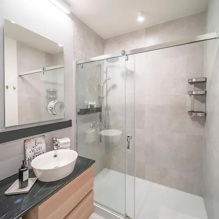 Elegant With Private Garden, Ac And Garage, Near Airport * Varsovie