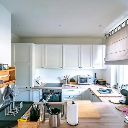 Apartment Beautiful With Garden And Private Garage, Close To The Airport