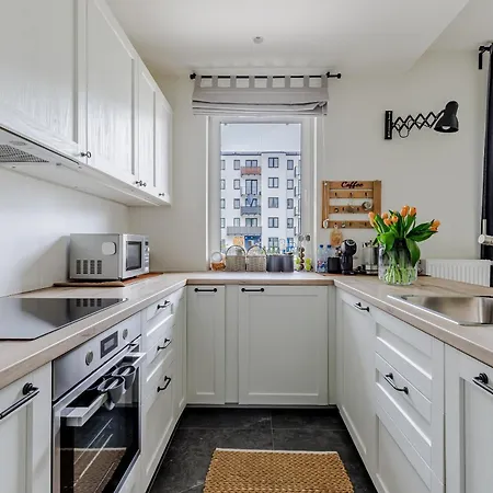 Elegant With Private Garden, Ac And Garage, Near Airport * Varsovie