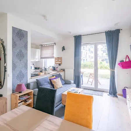 Elegant With Private Garden, Ac And Garage, Near Airport