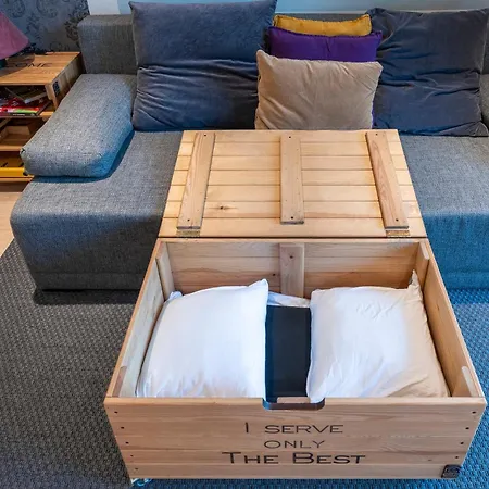 Appartement Elegant With Private Garden, Ac And Garage, Near Airport Warschau