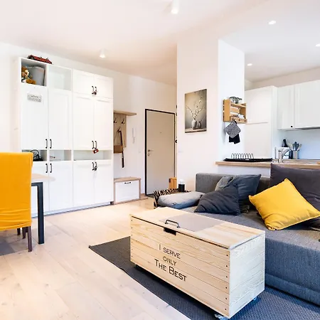 Elegant With Private Garden, Ac And Garage, Near Airport Διαμέρισμα Βαρσοβία