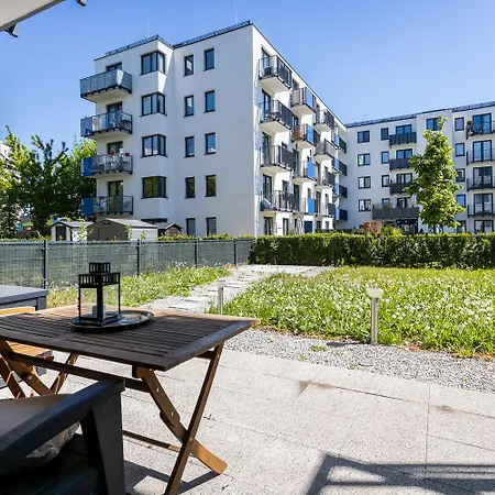 Elegant With Private Garden, Ac And Garage, Near Airport *