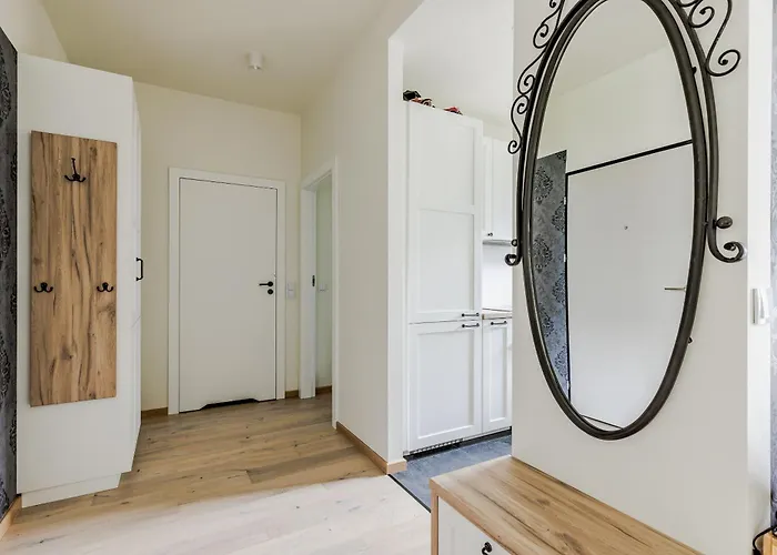 Elegant With Private Garden, Ac And Garage, Near Airport