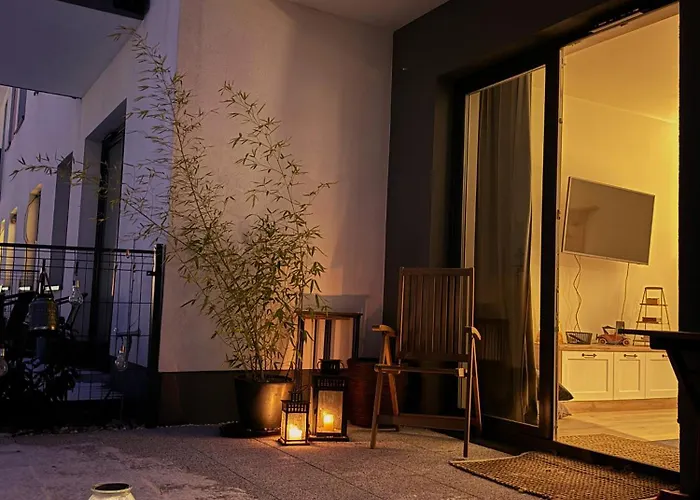 Elegant With Private Garden, Ac And Garage, Near Airport Apartman *