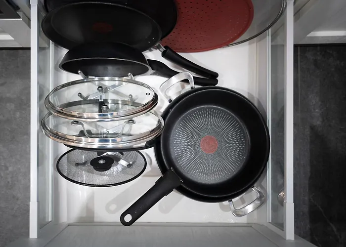 Apartman Elegant With Private Garden, Ac And Garage, Near Airport