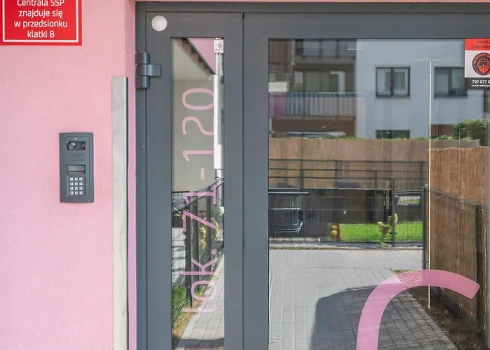 Apartman Elegant With Private Garden, Ac And Garage, Near Airport