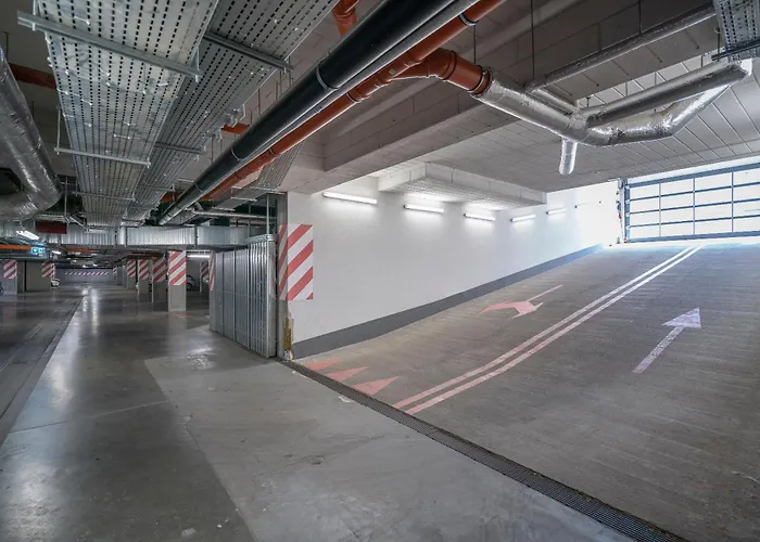 Apartman Elegant With Private Garden, Ac And Garage, Near Airport Varsó