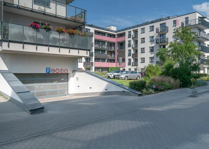 Elegant With Private Garden, Ac And Garage, Near Airport Varsó