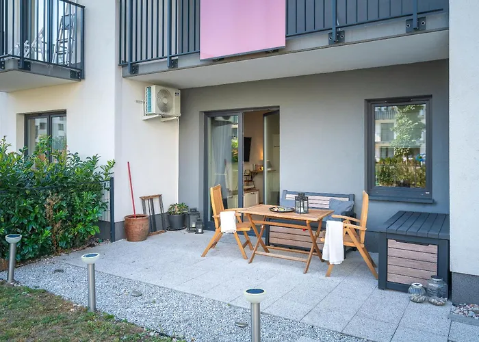 Apartman Elegant With Private Garden, Ac And Garage, Near Airport Varsó