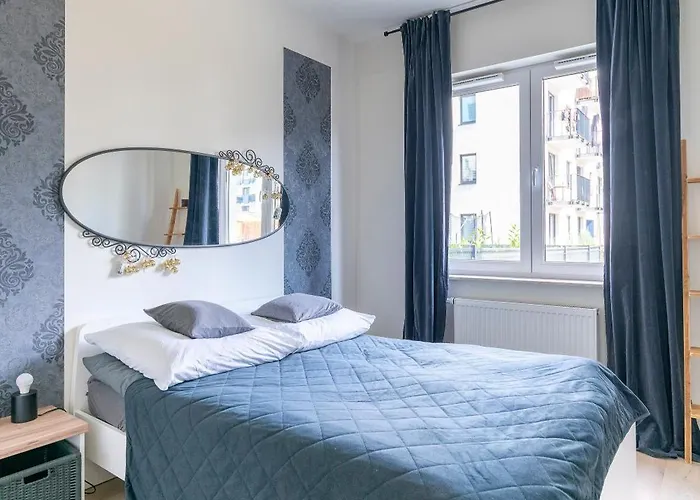 Elegant With Private Garden, Ac And Garage, Near Airport Apartman *