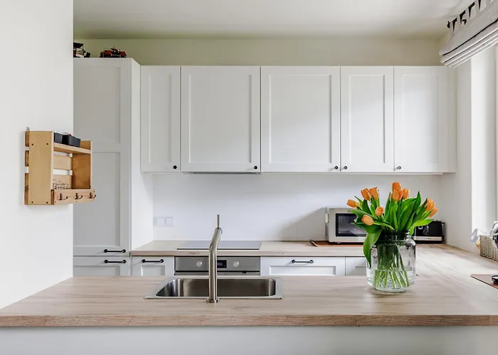 Apartman Elegant With Private Garden, Ac And Garage, Near Airport Varsó