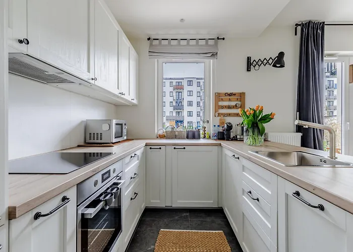 Elegant With Private Garden, Ac And Garage, Near Airport * Varsó