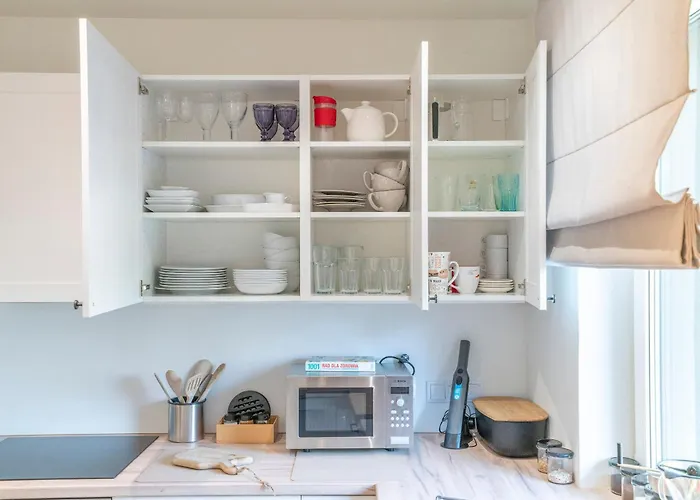 Elegant With Private Garden, Ac And Garage, Near Airport *