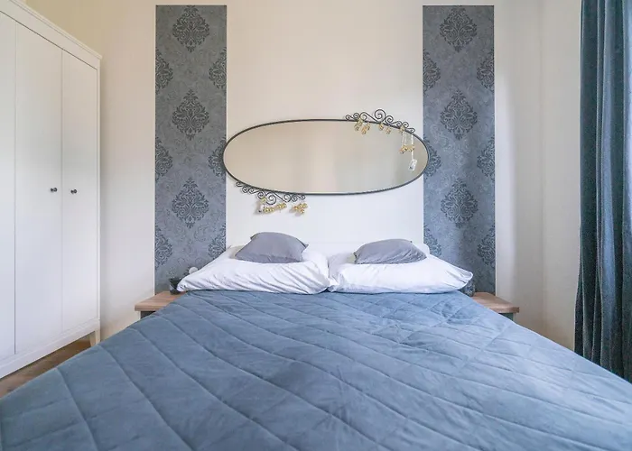 Elegant With Private Garden, Ac And Garage, Near Airport *