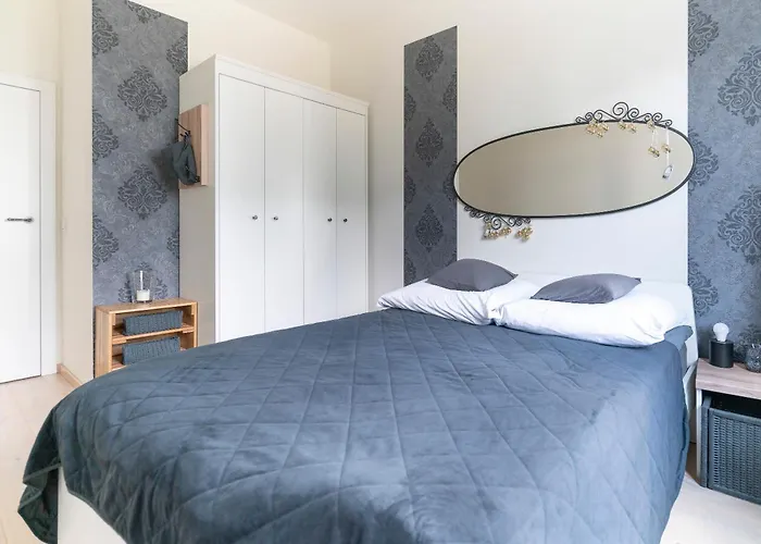 Elegant With Private Garden, Ac And Garage, Near Airport Apartman Varsó