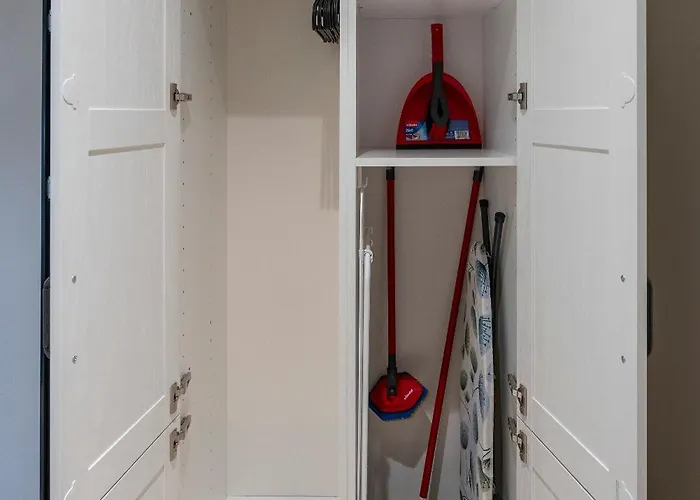 Apartman Elegant With Private Garden, Ac And Garage, Near Airport Varsó