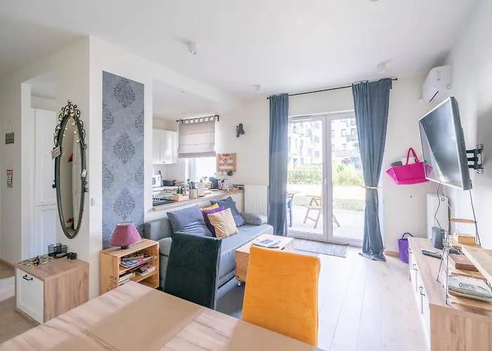 Elegant With Private Garden, Ac And Garage, Near Airport