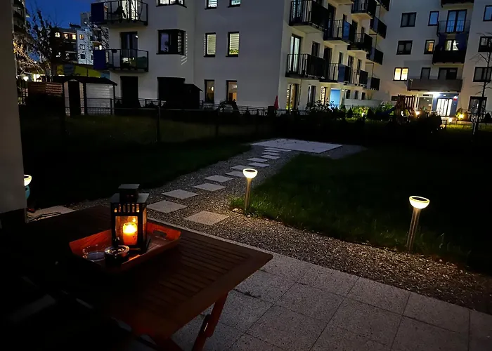 Apartman Elegant With Private Garden, Ac And Garage, Near Airport