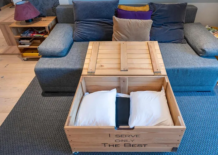 Apartman Elegant With Private Garden, Ac And Garage, Near Airport Varsó