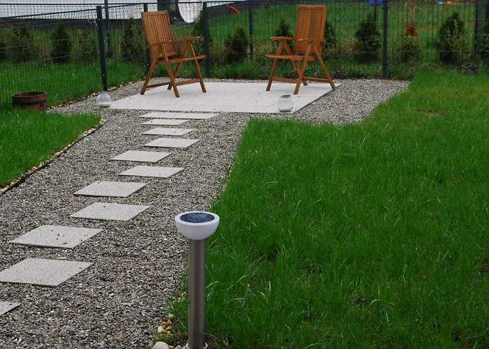 Elegant With Private Garden, Ac And Garage, Near Airport * Varsó