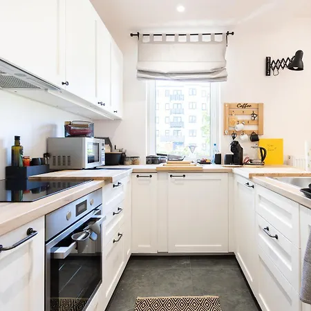Elegant With Private Garden, Ac And Garage, Near Airport * ワルシャワ