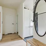 Elegant With Private Garden, Ac And Garage, Near Airport