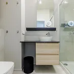 Elegant With Private Garden, Ac And Garage, Near Airport *