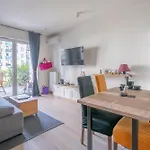 Apartament Elegant With Private Garden, Ac And Garage, Near Airport *