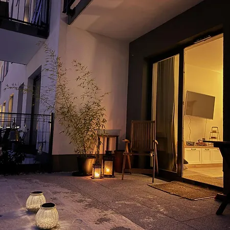 Elegant With Private Garden, Ac And Garage, Near Airport Apartment *