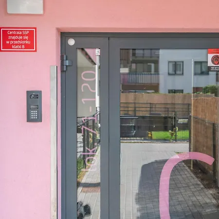 Lejlighed Elegant With Private Garden, Ac And Garage, Near Airport