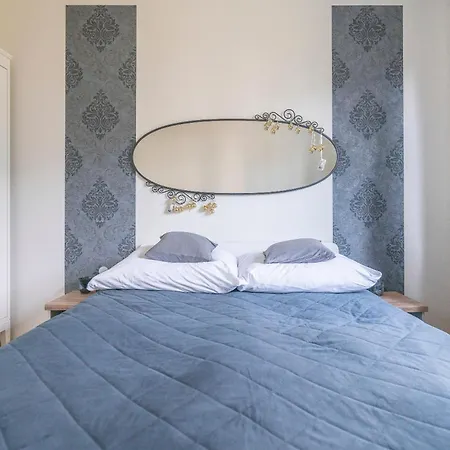 Elegant With Private Garden, Ac And Garage, Near Airport *