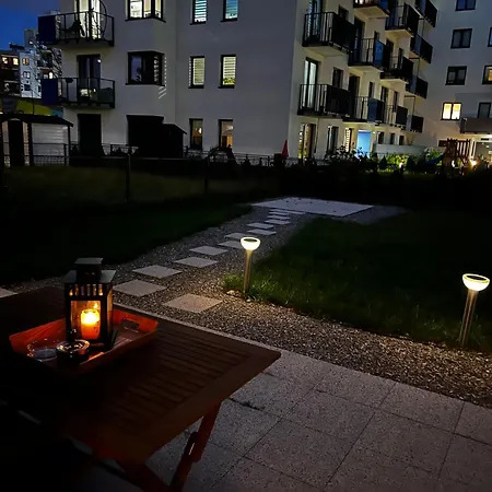 Apartment Elegant With Private Garden, Ac And Garage, Near Airport