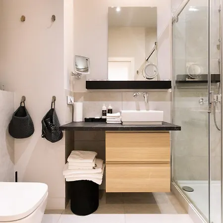 Lejlighed Elegant With Private Garden, Ac And Garage, Near Airport *